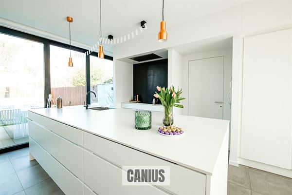 MODERNE WONING – 3 SLPKS – 2 AUTOSTAANPLAATSEN- LEUKE TUIN