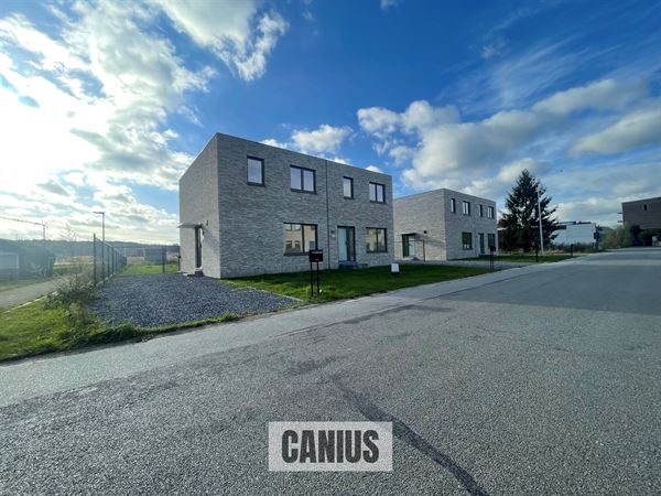 HEDENDAAGSE & ENERGIEZUINIGE HOB MET 3 SLKS & TUIN