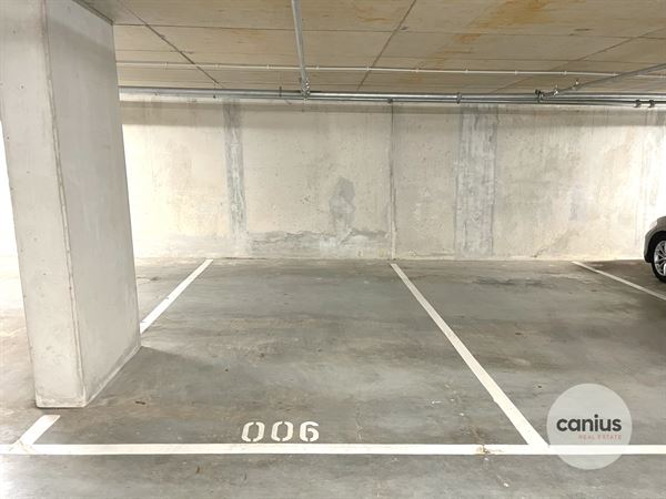 ONDERGRONDSE AUTOSTAANPLAATS OP TOPLOCATIE