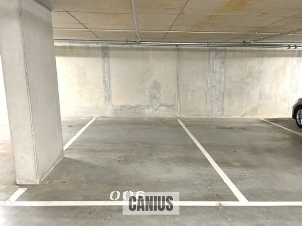 ONDERGRONDSE AUTOSTAANPLAATS OP TOPLOCATIE
