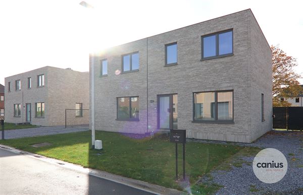 HEDENDAAGSE & ENERGIEZUINIGE HOB MET 3 SLKS & TUIN