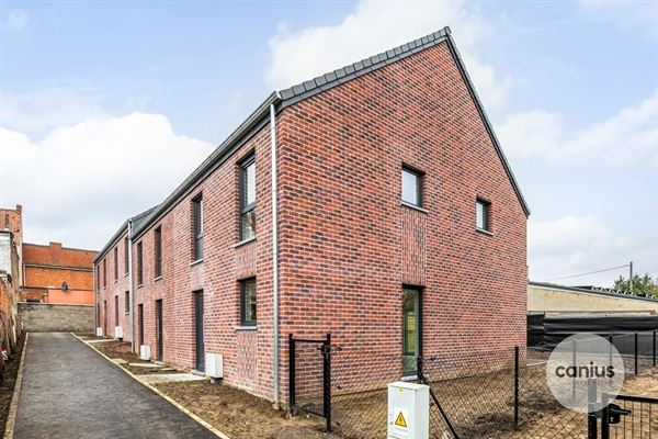 Bâtiment fermé  avec 3 chambres