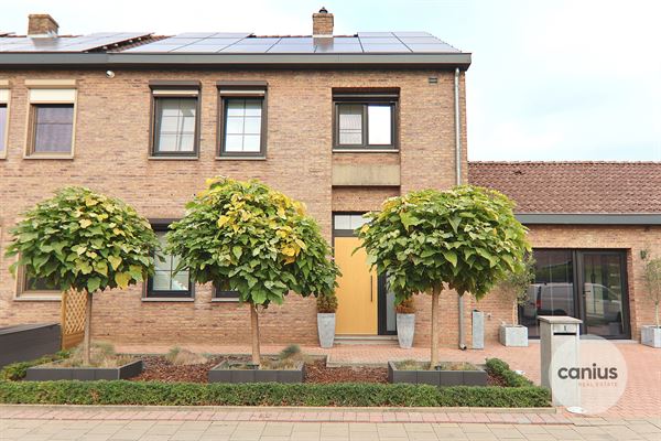 WONING MET DRIE SLAAPKAMERS EN PRAKTIJKRUIMTE TE KOOP IN SINT-TRUIDEN