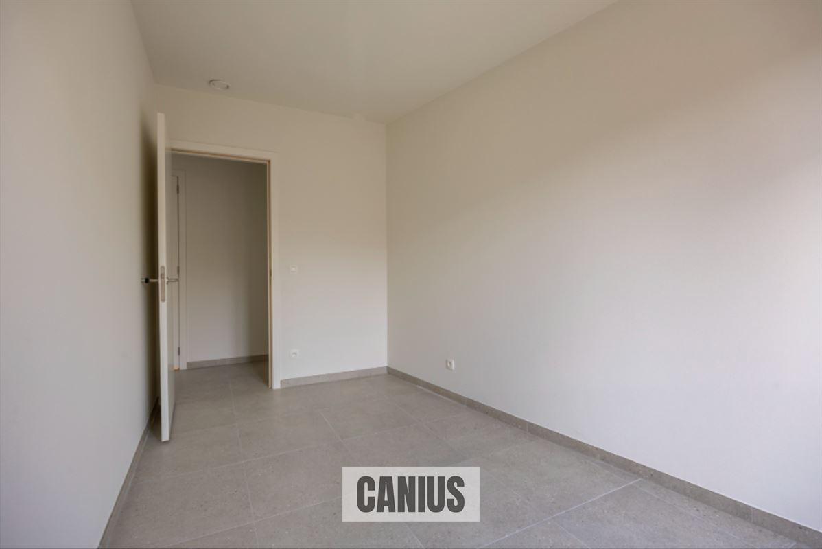 RUIM APP. MET 3 SLPKS EN TERRAS