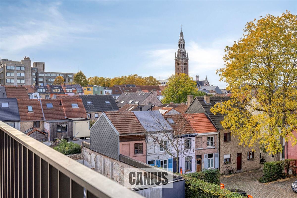 RUIM APP. MET 3 SLPKS EN TERRAS
