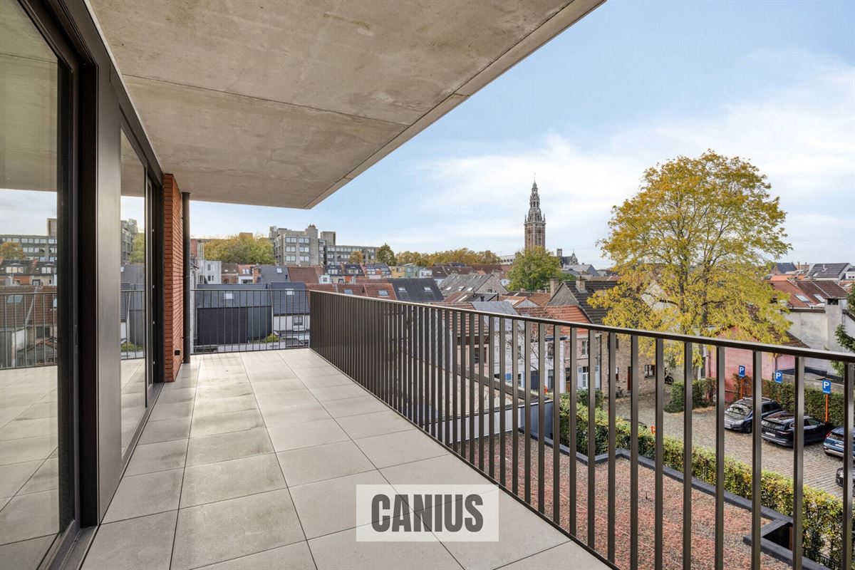 RUIM APP. MET 3 SLPKS EN TERRAS