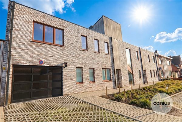 MODERN APPARTEMENT MET 2 SLKS + TERRAS + PARKING 