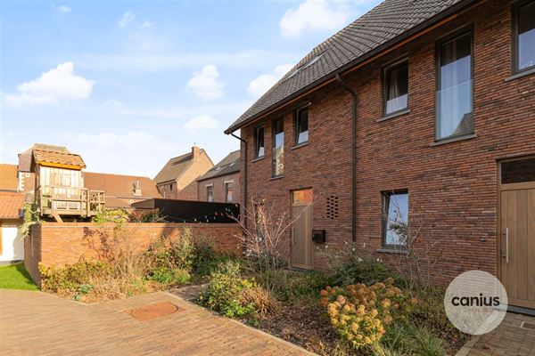 HEDENDAAGSE WONING NABIJ HET CENTRUM