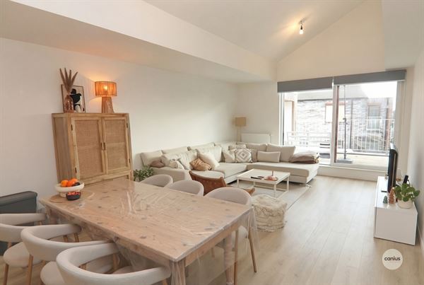 LEUKE DUPLEX MET GROOT TERRAS EN PARKING