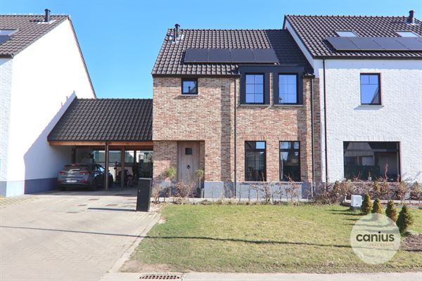 LANDELIJKE WONING MET 3 SLKS EN CARPORT