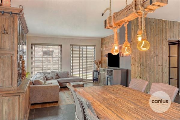 KNAPPE GELIJKVLOERSE WONING MET 4 SLAAPKAMERS