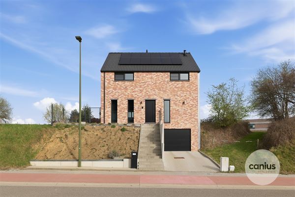 STIJLVOLLE, ENERGIEZUINIGE WONING MET LIFT, 3 SLAAKAMERS EN PRACHTIGE TUIN NABIJ CENTRUM LANDEN