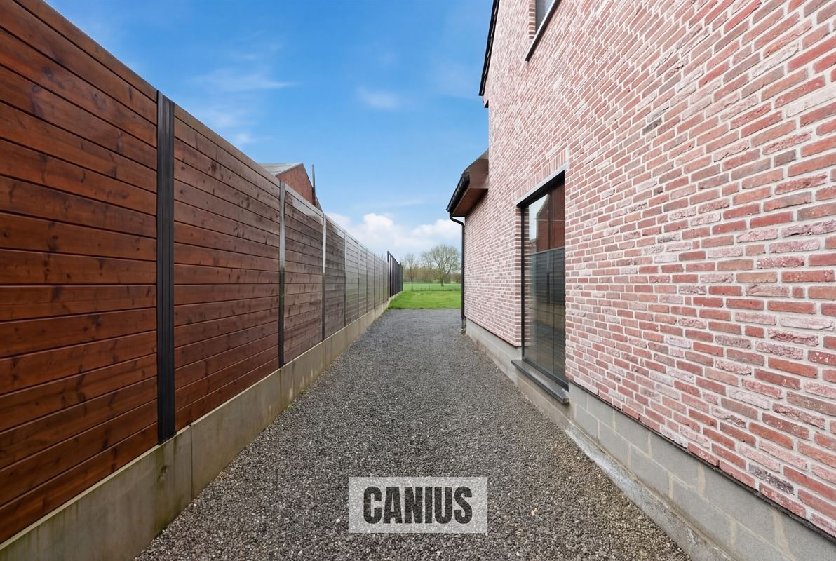 UITZONDERLIJKE WONING MET ZWEMBAD – MOGELIJKHEID ZELFSTANDIG BEROEP