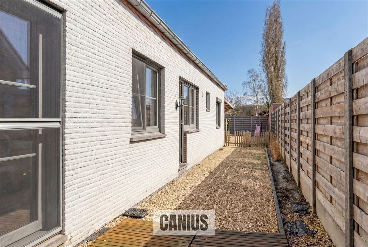 KNAPPE GELIJKVLOERSE WONING MET 4 SLAAPKAMERS