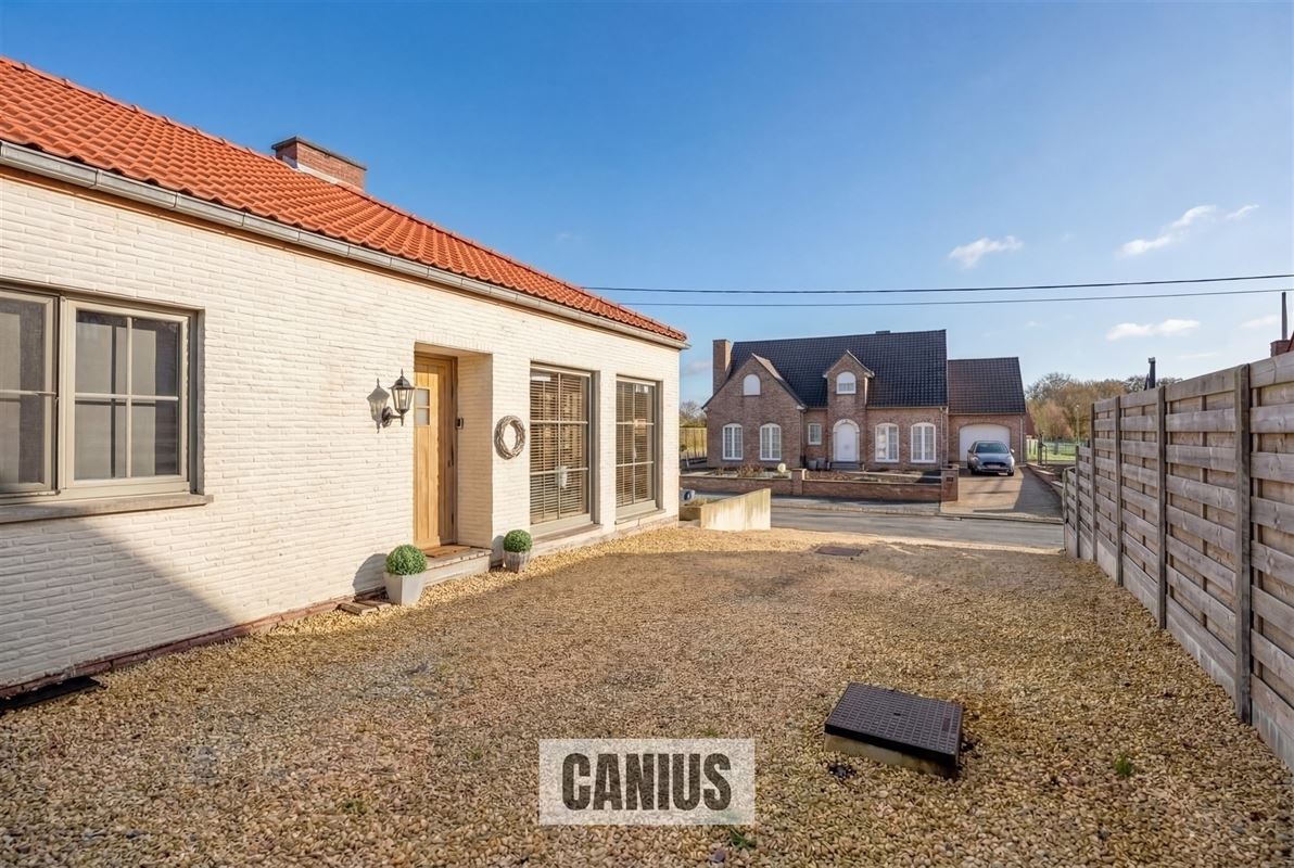KNAPPE GELIJKVLOERSE WONING MET 4 SLAAPKAMERS