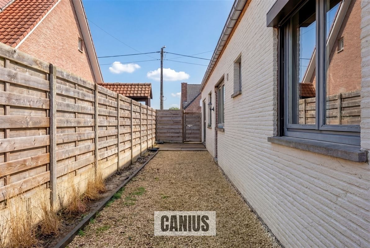 KNAPPE GELIJKVLOERSE WONING MET 4 SLAAPKAMERS