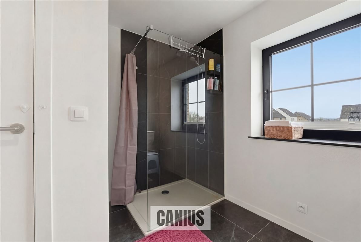 MODERNE WONING MET 3 SLKS & TUIN