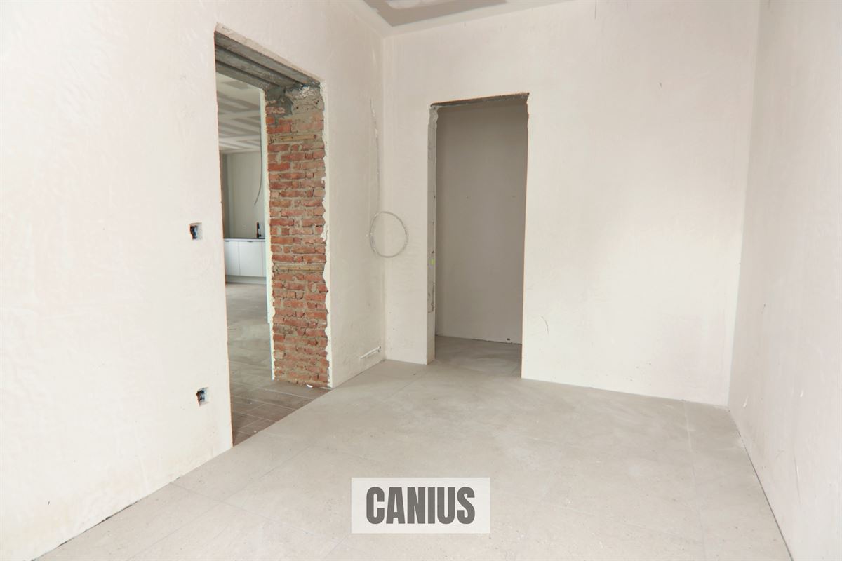 WONEN IN DE PAREL VAN HASPENGOUW