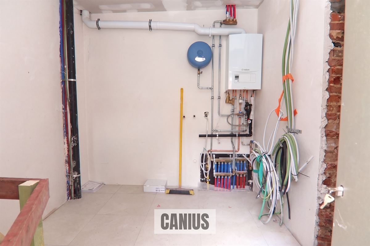 WONEN IN DE PAREL VAN HASPENGOUW
