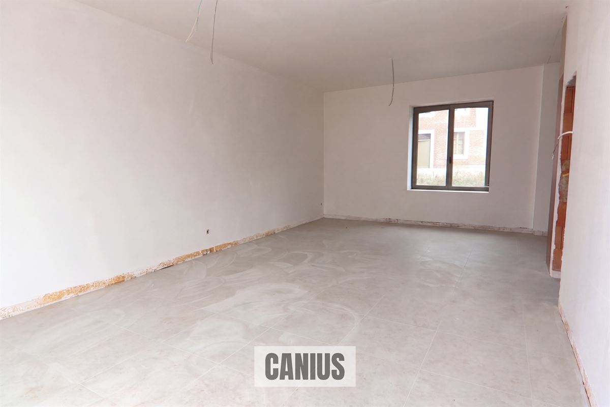 WONEN IN DE PAREL VAN HASPENGOUW