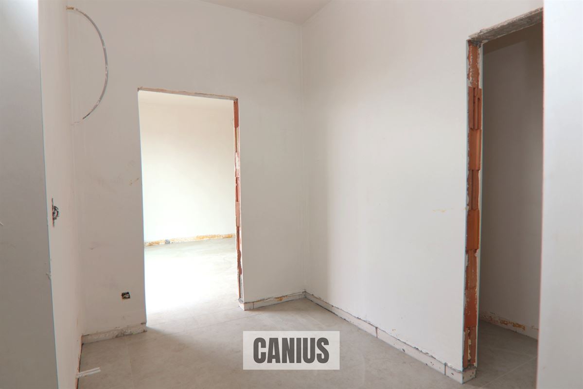 WONEN IN DE PAREL VAN HASPENGOUW