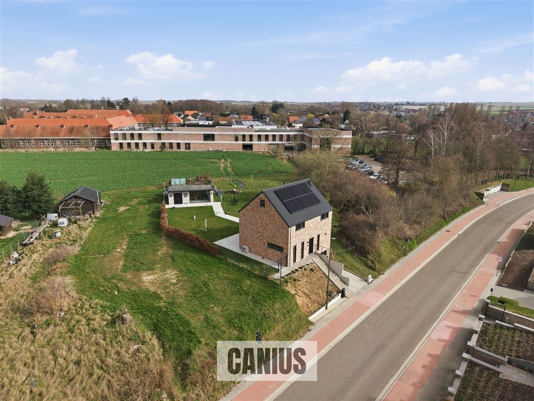 STIJLVOLLE, ENERGIEZUINIGE WONING MET LIFT, 3 SLAAPKAMERS EN PRACHTIGE TUIN NABIJ CENTRUM LANDEN