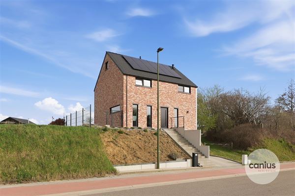 STIJLVOLLE, ENERGIEZUINIGE WONING MET LIFT, 3 SLAAPKAMERS EN PRACHTIGE TUIN NABIJ CENTRUM LANDEN