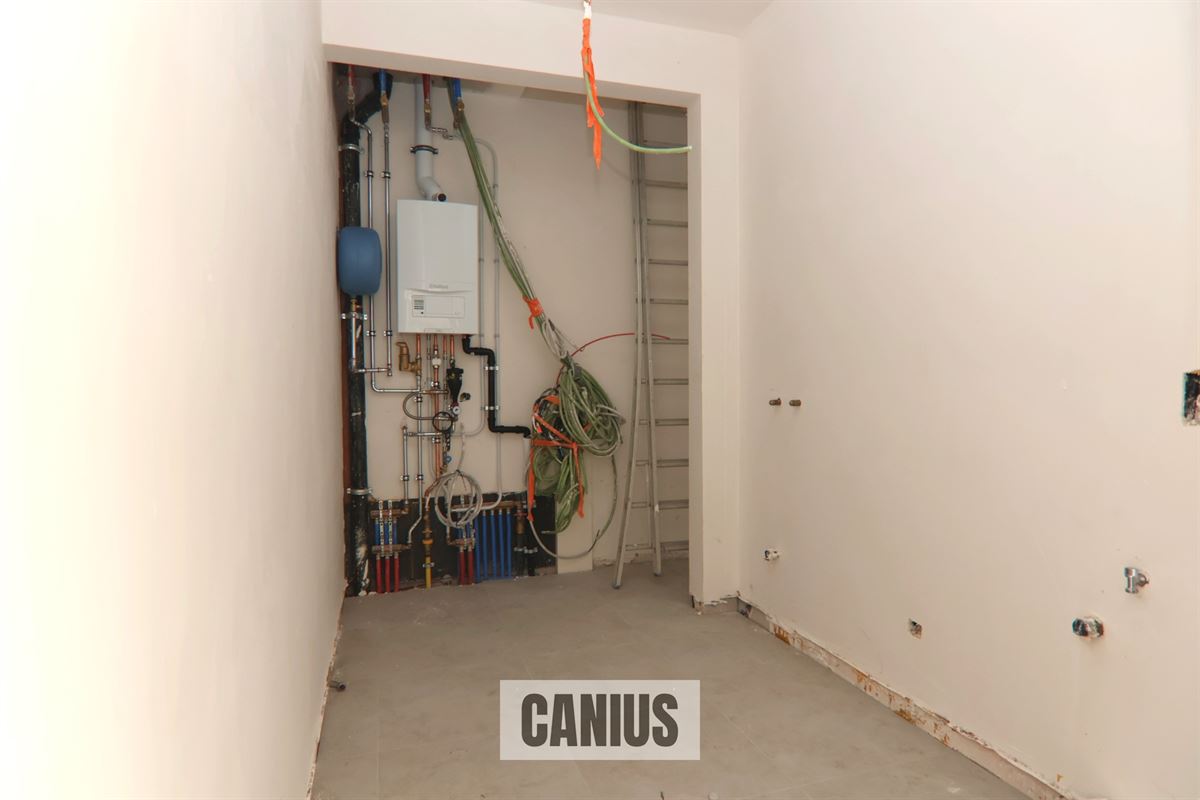 WONEN IN DE PAREL VAN HASPENGOUW