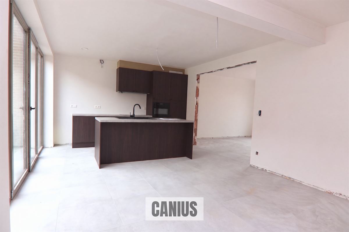 WONEN IN DE PAREL VAN HASPENGOUW