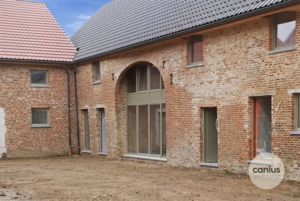 WONEN IN DE PAREL VAN HASPENGOUW