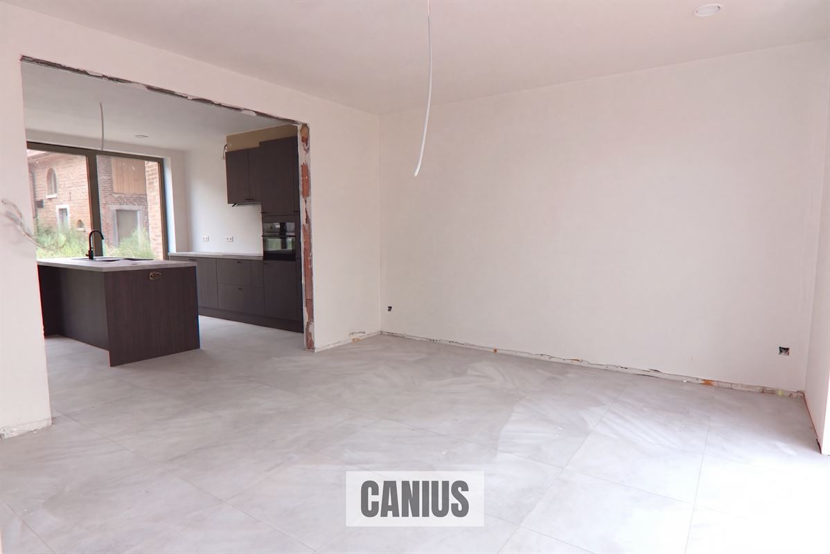 WONEN IN DE PAREL VAN HASPENGOUW
