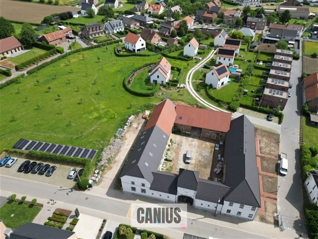 WONEN IN DE PAREL VAN HASPENGOUW