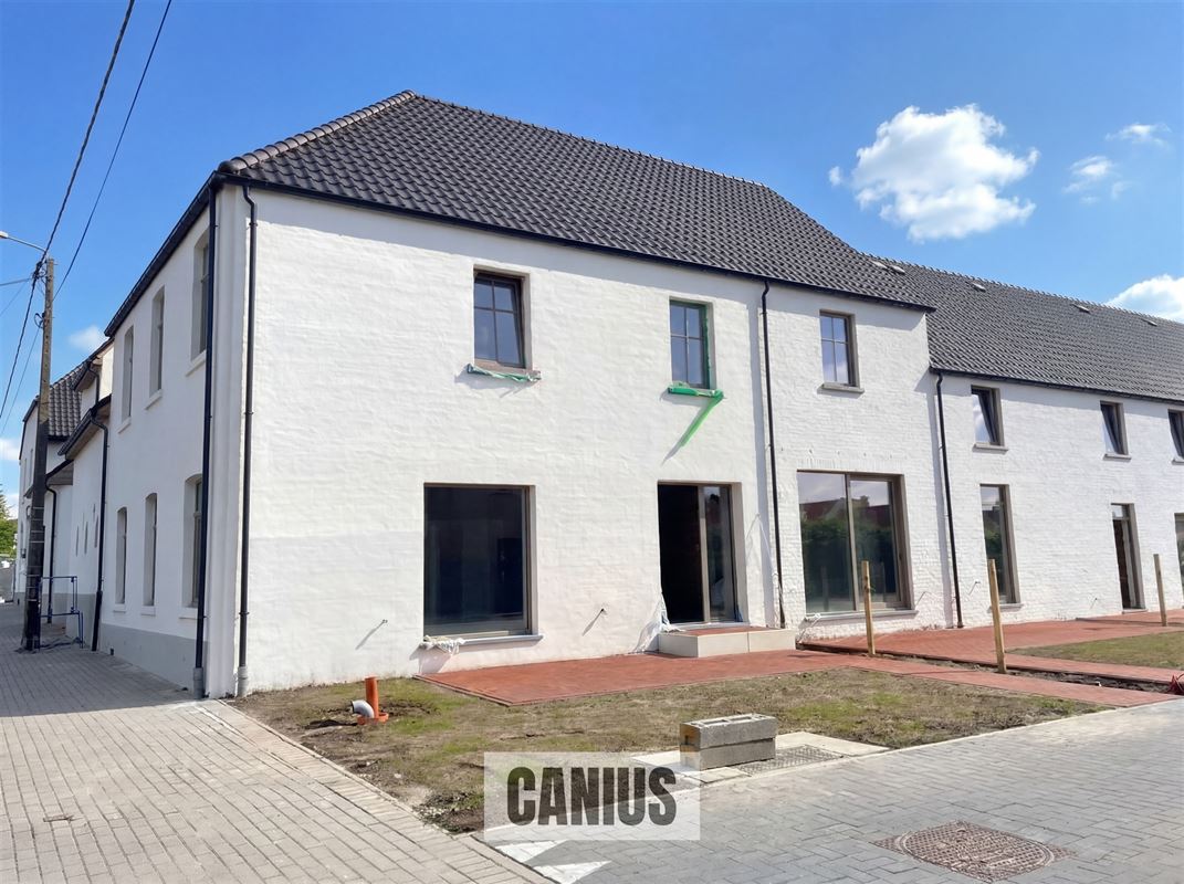 WONEN IN DE PAREL VAN HASPENGOUW