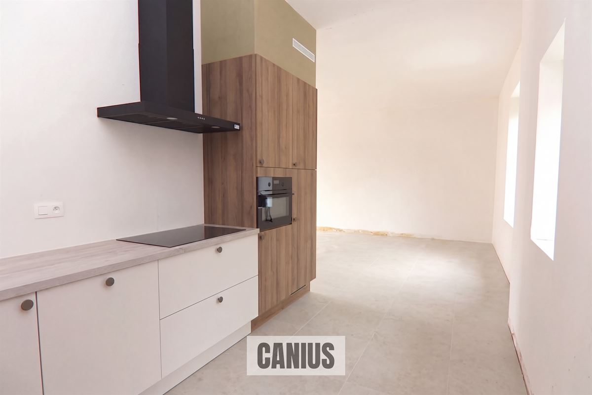 WONEN IN DE PAREL VAN HASPENGOUW