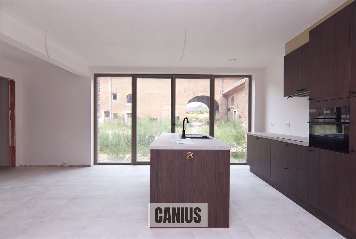 WONEN IN DE PAREL VAN HASPENGOUW