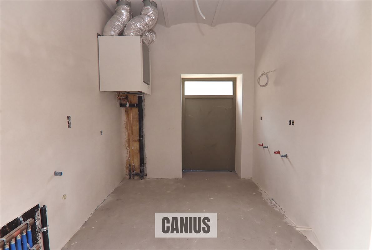 WONEN IN DE PAREL VAN HASPENGOUW