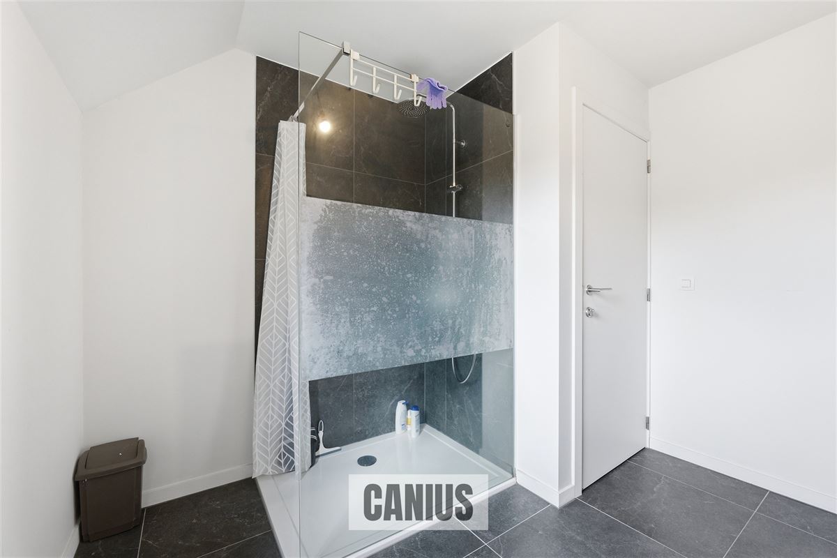 LANDELIJKE WONING MET 3 SLKS & TUIN