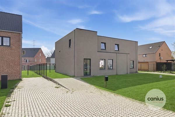 MODERNE WONING MET 3 SLKS & TUIN