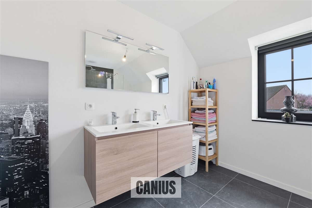 LANDELIJKE WONING MET 3 SLKS & TUIN