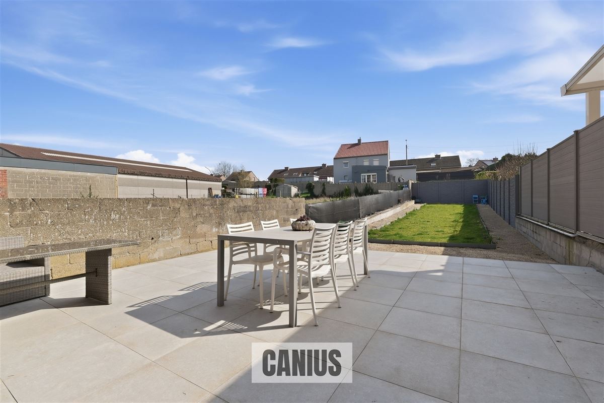 CHARMANTE BEL-ETAGE WONING MET 3 SLAAPKAMERS, GARAGE EN TUIN