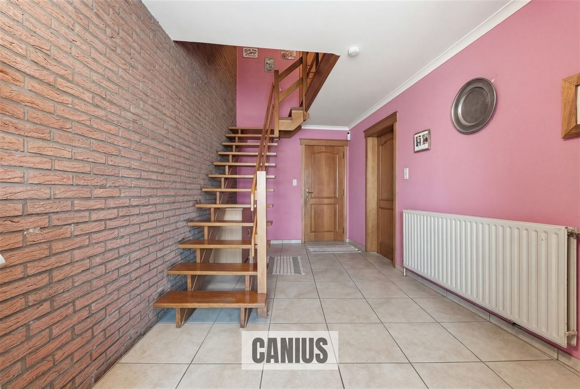CHARMANTE BEL-ETAGE WONING MET 3 SLAAPKAMERS, GARAGE EN TUIN