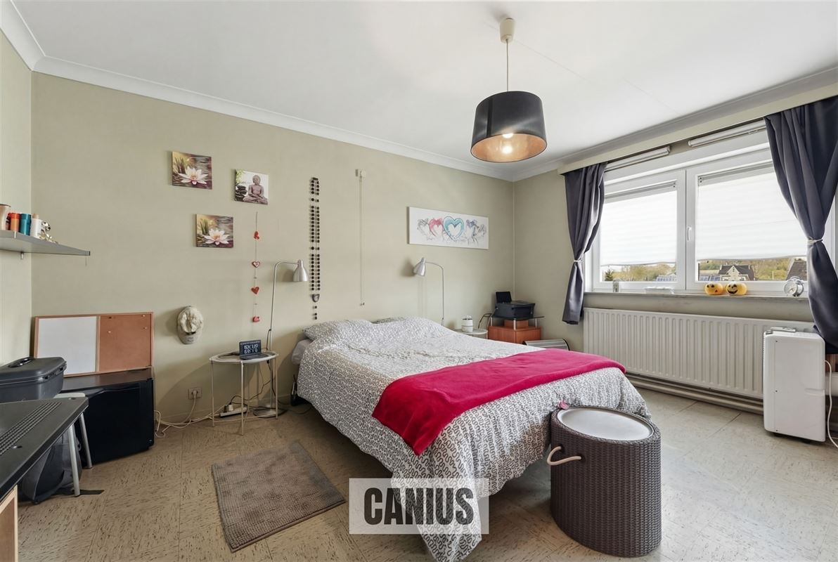 CHARMANTE BEL-ETAGE WONING MET 3 SLAAPKAMERS, GARAGE EN TUIN