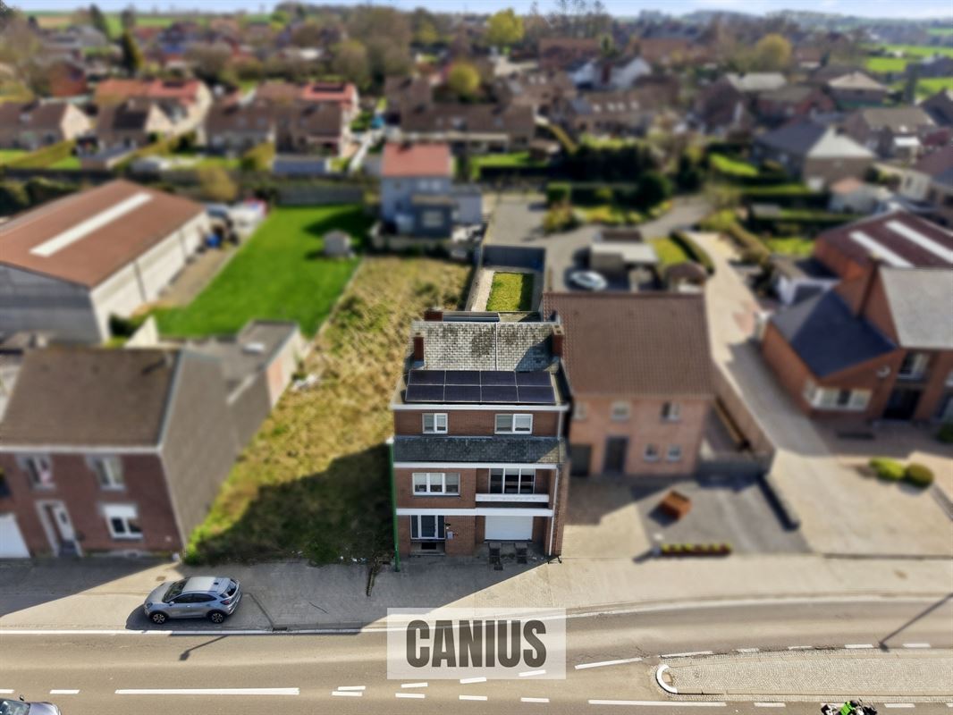 CHARMANTE BEL-ETAGE WONING MET 3 SLAAPKAMERS, GARAGE EN TUIN