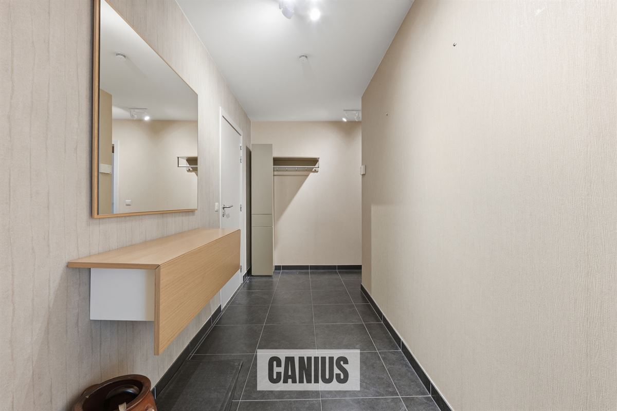 STIJLVOL GELIJKVLOERS APPARTEMENT MET DRIE SLAAPKAMERS