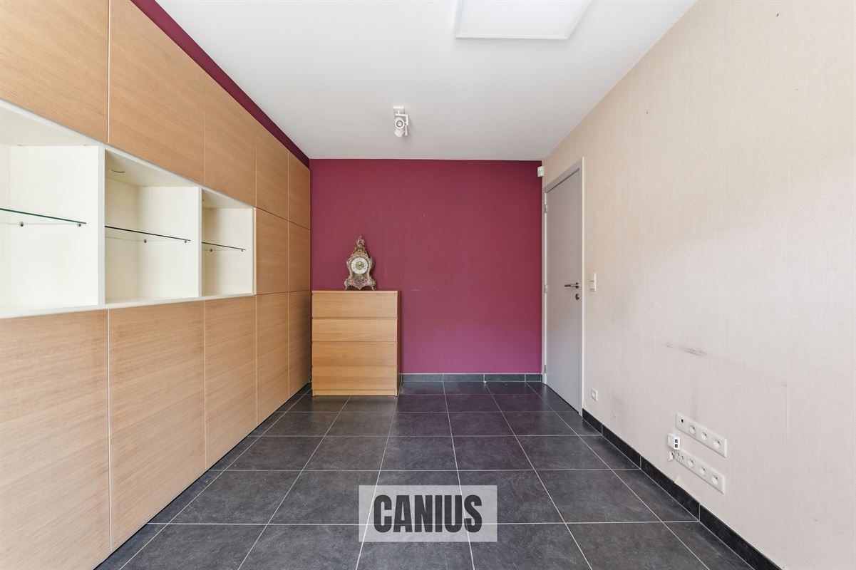 STIJLVOL GELIJKVLOERS APPARTEMENT MET DRIE SLAAPKAMERS