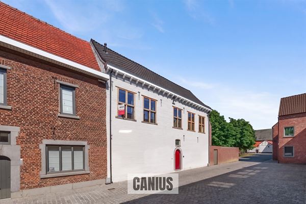 STATIGE WONING MET 3 SLKS EN TERRAS