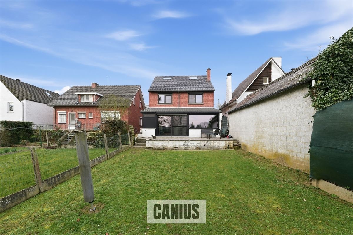 GERENOVEERDE OPEN BEBOUWING MET VIER SLAAPKAMERS
