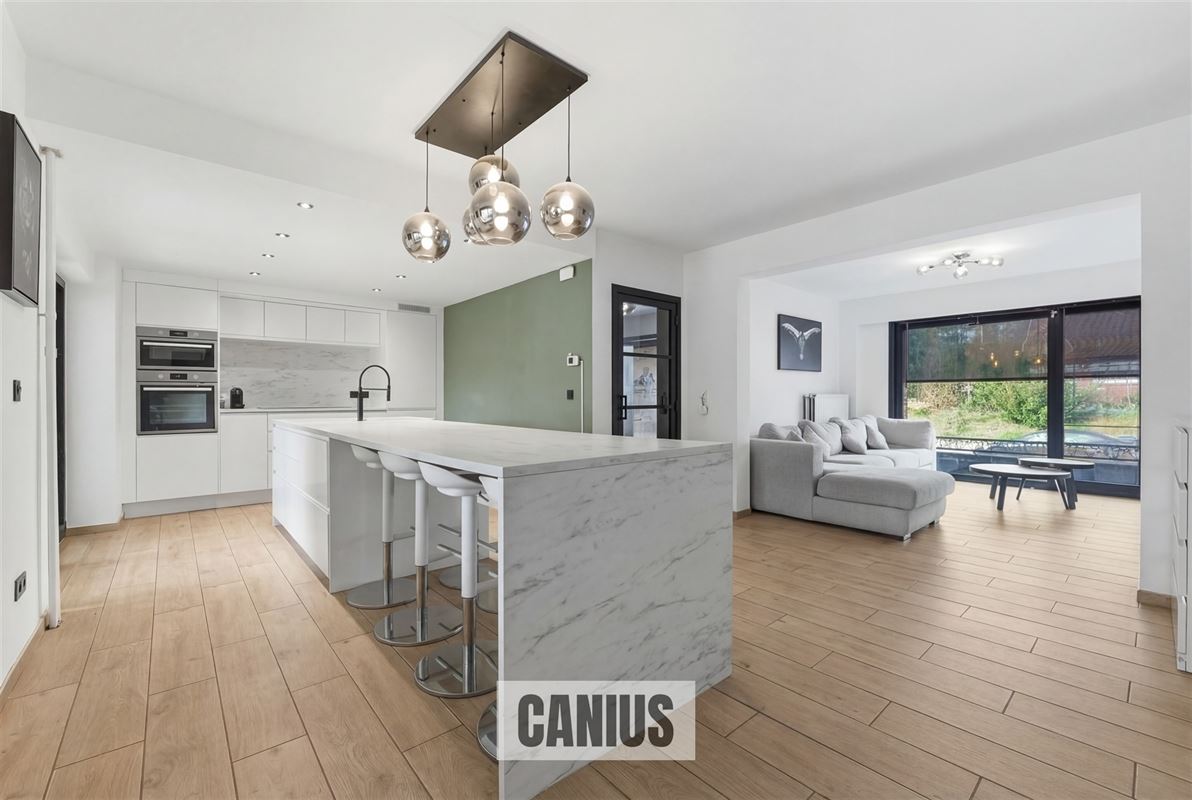 GERENOVEERDE OPEN BEBOUWING MET VIER SLAAPKAMERS