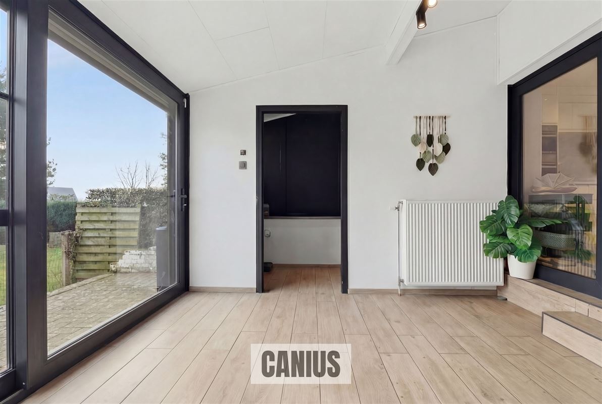 GERENOVEERDE OPEN BEBOUWING MET VIER SLAAPKAMERS