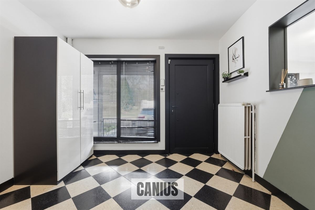 GERENOVEERDE OPEN BEBOUWING MET VIER SLAAPKAMERS